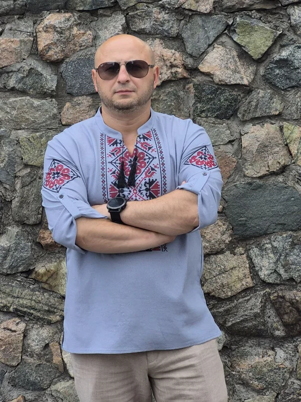 сублимационные футолки: Вишиванка с червоним та чорним орнаментом